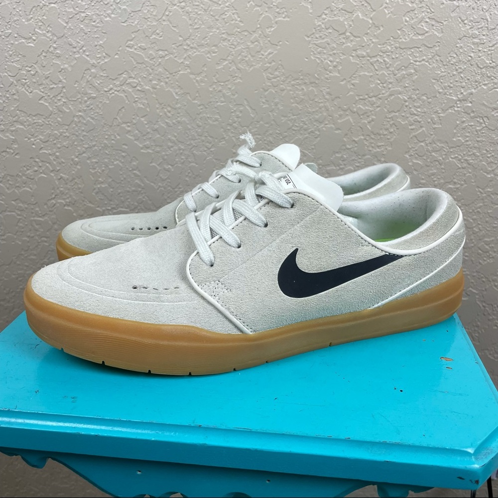 Hyperfeel janoski size 9
